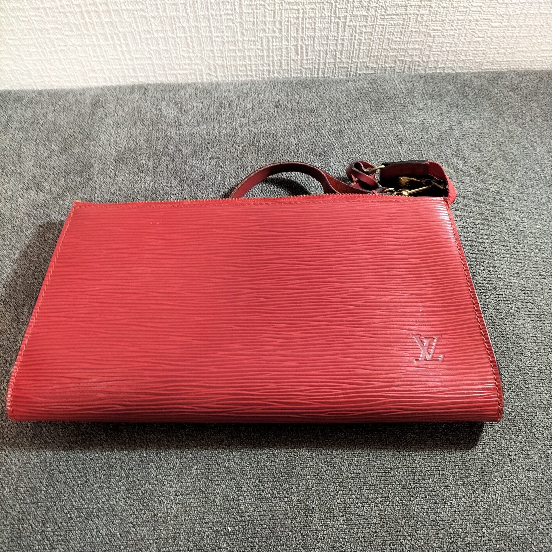 LOUIS VUITTON エピ ポーチ