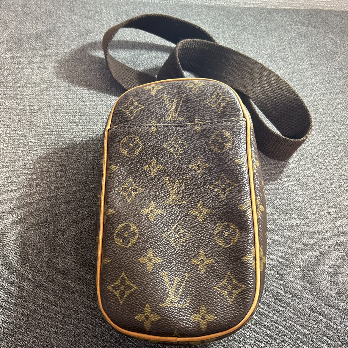 LOUIS VUITTON ルイ・ヴィトン モノグラム ポシェットガンジュ M51870 ...