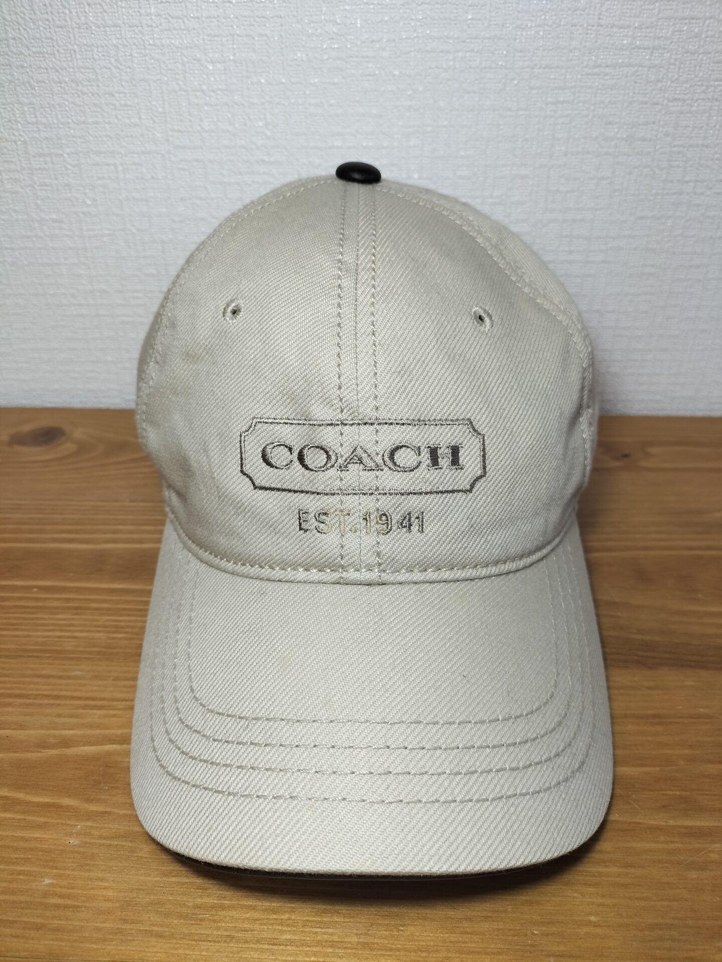 COACH コーチ 帽子 キャップ ロゴ 刺繍 ベージュ レザーベルト 金具